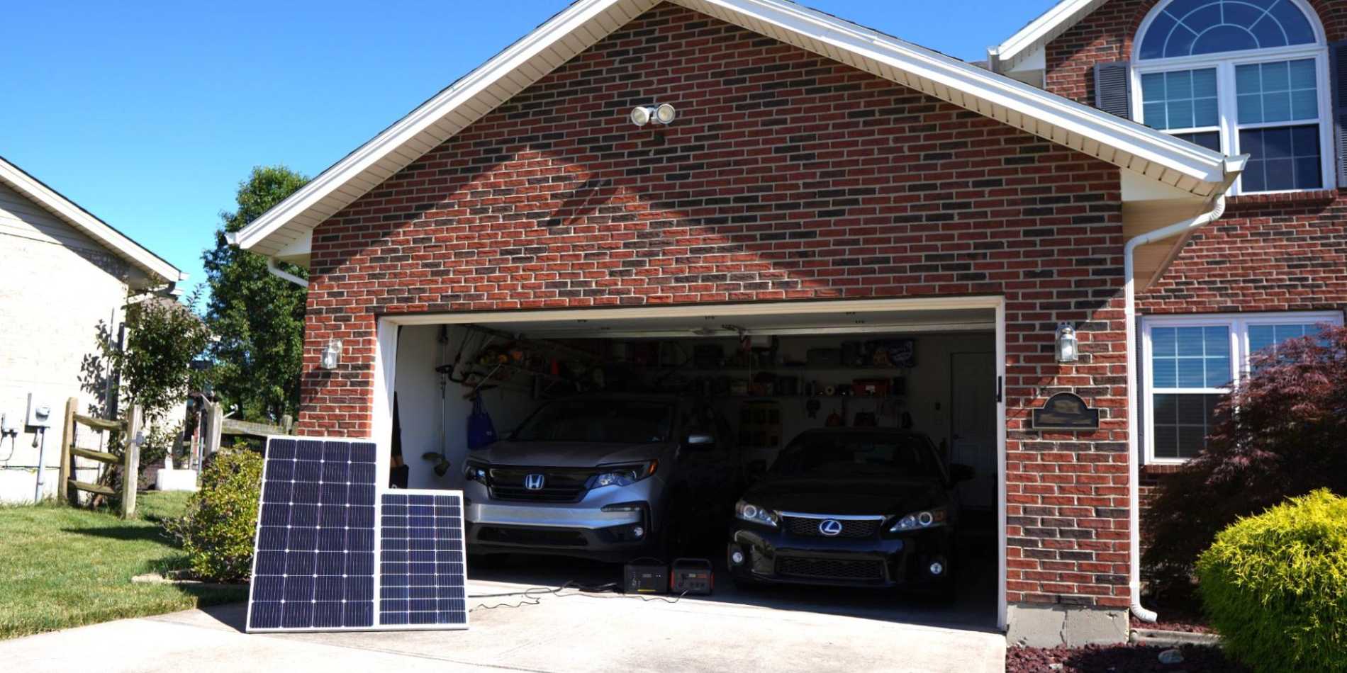 BougeRV 100W vs 200B Mono solar panels charging the car battery